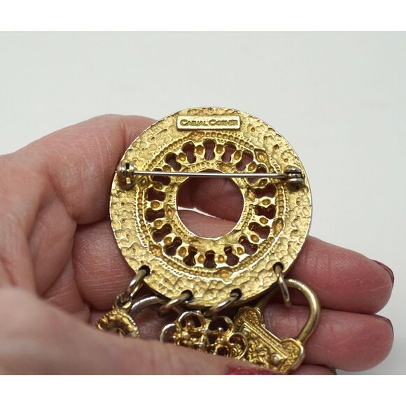 Vintage Casual Corner Round Medallion Lock and Key Charm Dangle Brooch - Picture 4 of 5